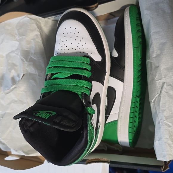 Jordan 1 Retro High OG (PS) Black Lucky Green-White Size 2Y - Picture 10 of 11